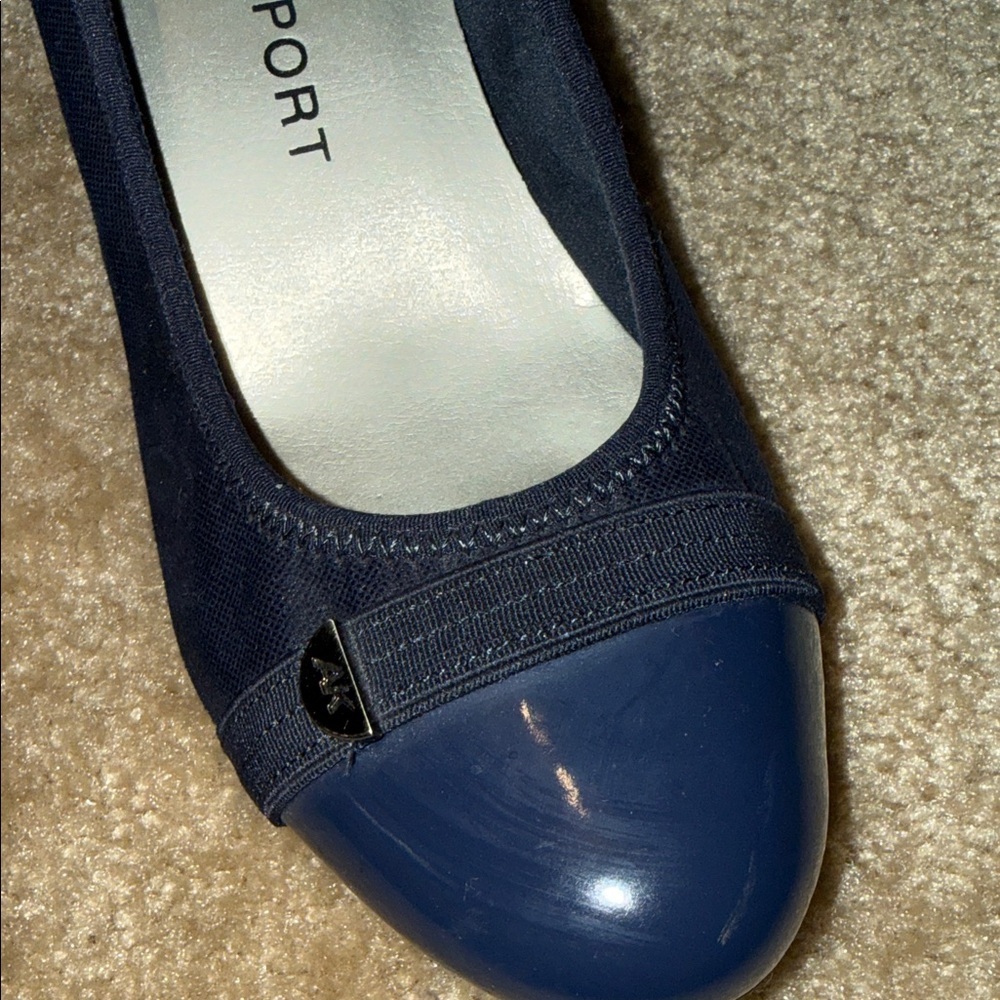 Anne Klein Women's Navy heels - size 7 - Picture 5 of 8